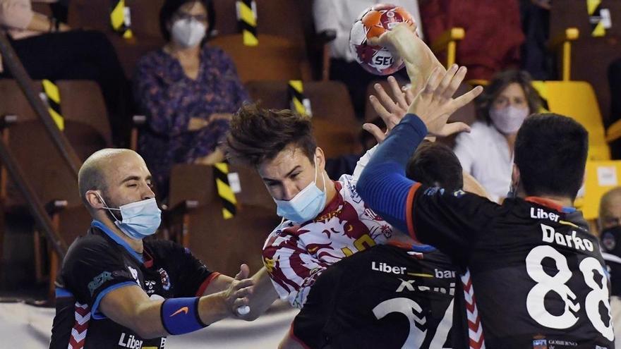 La Liga Asobal de balonmano se pone la mascarilla en León