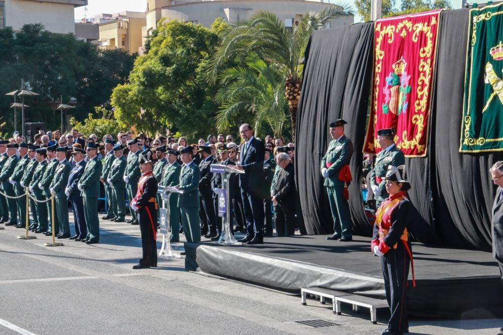 El Ayuntamiento rindió homenaje a la presencia de la Guardia Civil en Orihuela y su 175 aniversario con el descubrimiento de un monumento