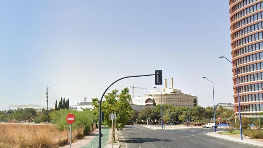 La Cartuja tendrá un nuevo aparcamiento junto a Torre Sevilla: al menos 150 plazas estarán reservadas a funcionarios de la Junta de Andalucía