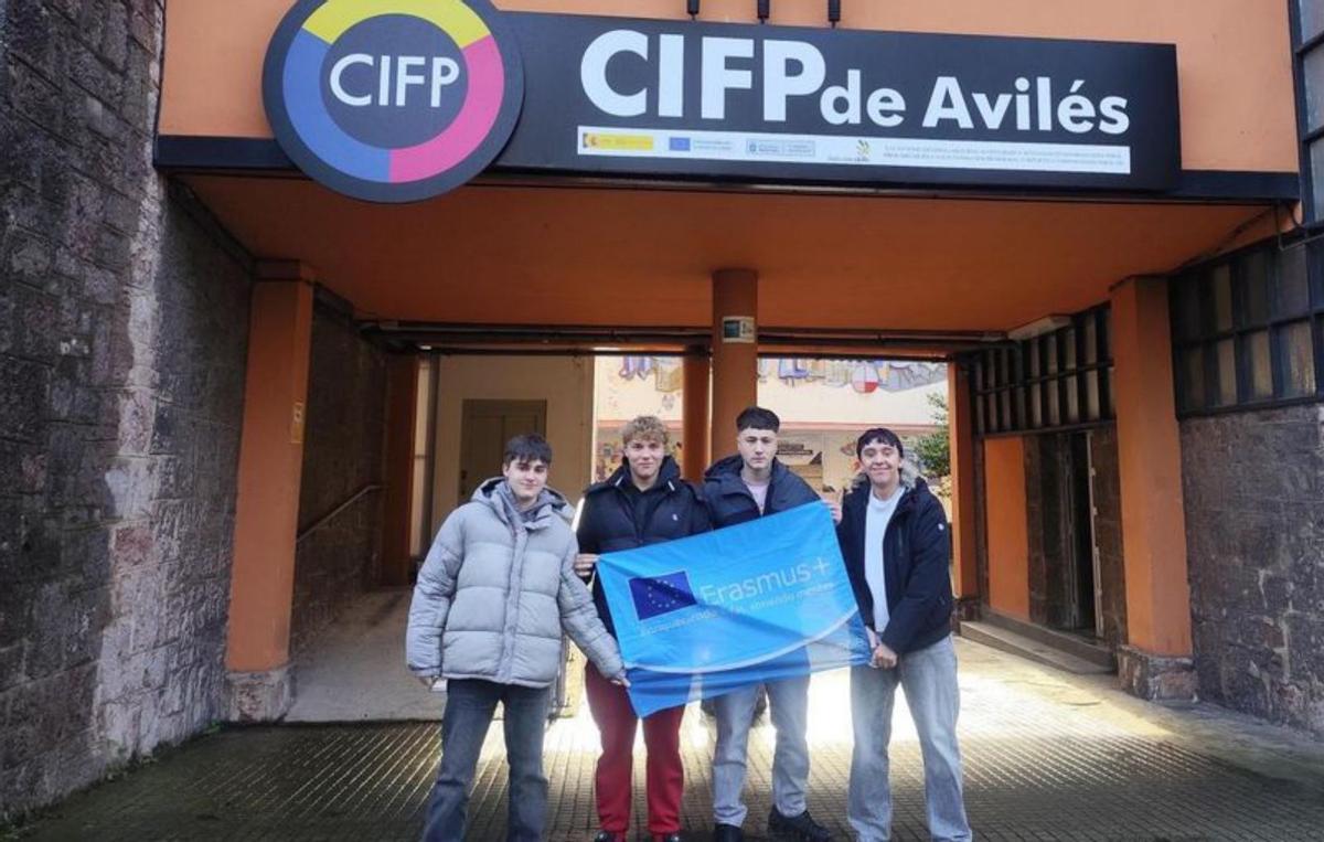 Parte del alumnado participantes en el programa Erasmu +.  | CIFP AVILÉS