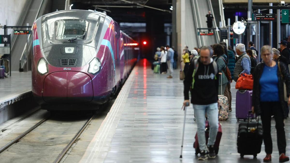 El nuevo Avril de Renfe, durante su primer viaje desde Zaragoza la pasada semana.