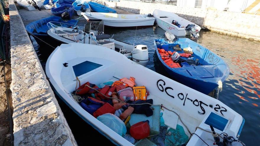 Rescatadas 19 personas en una patera en alta mar al sureste de Ibiza