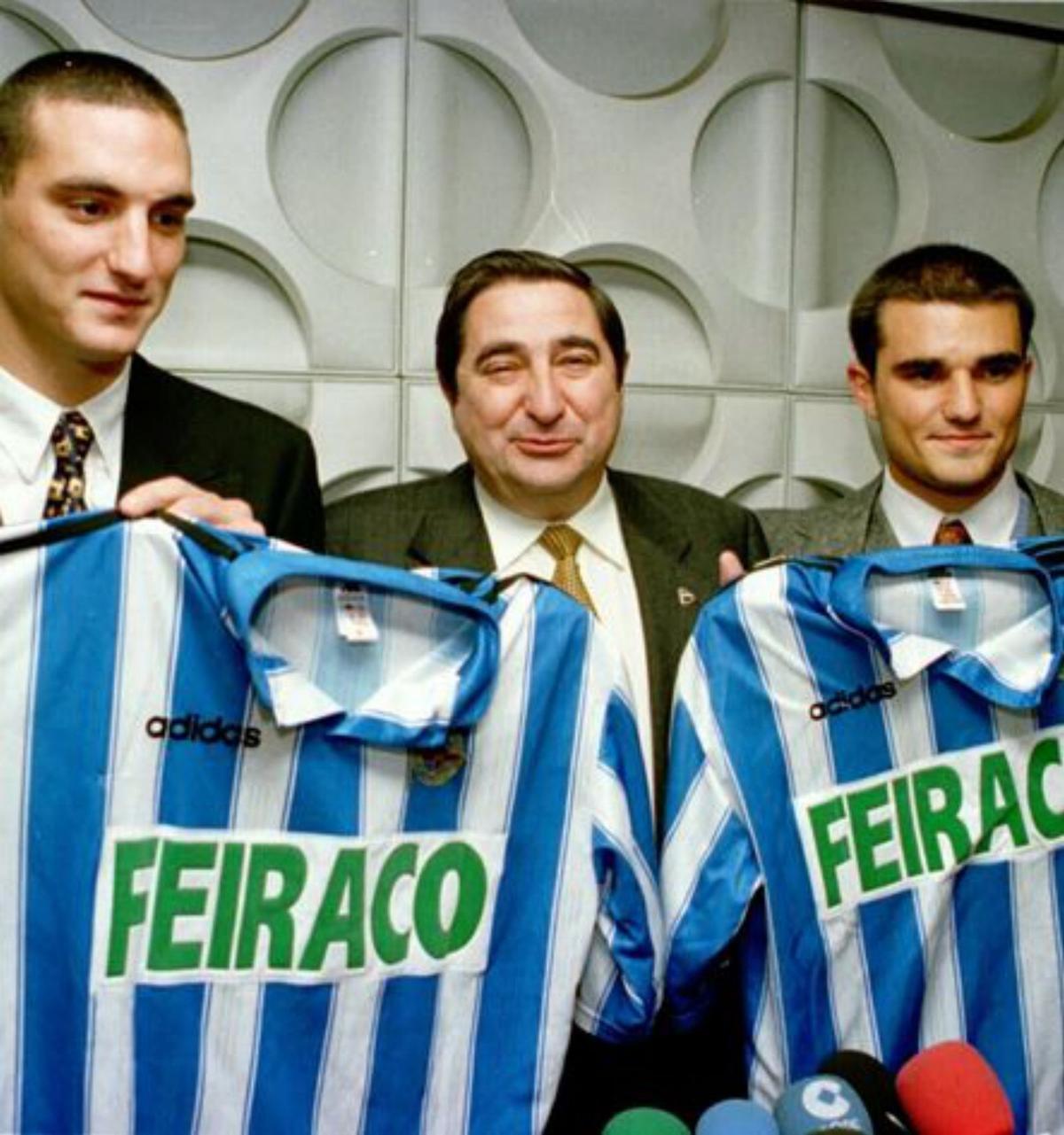 Con Lendoiro y su hermano Mauro en la presentación en 1998.