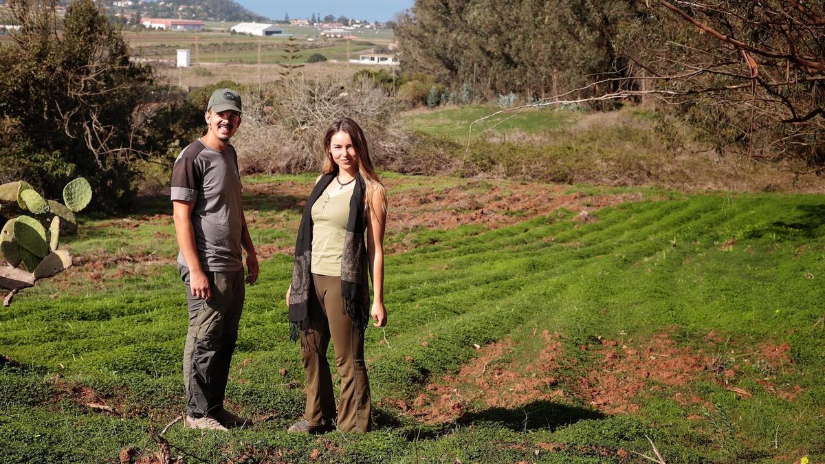 Aray Santana e Ira Louwe, en la zona de El Charcón.