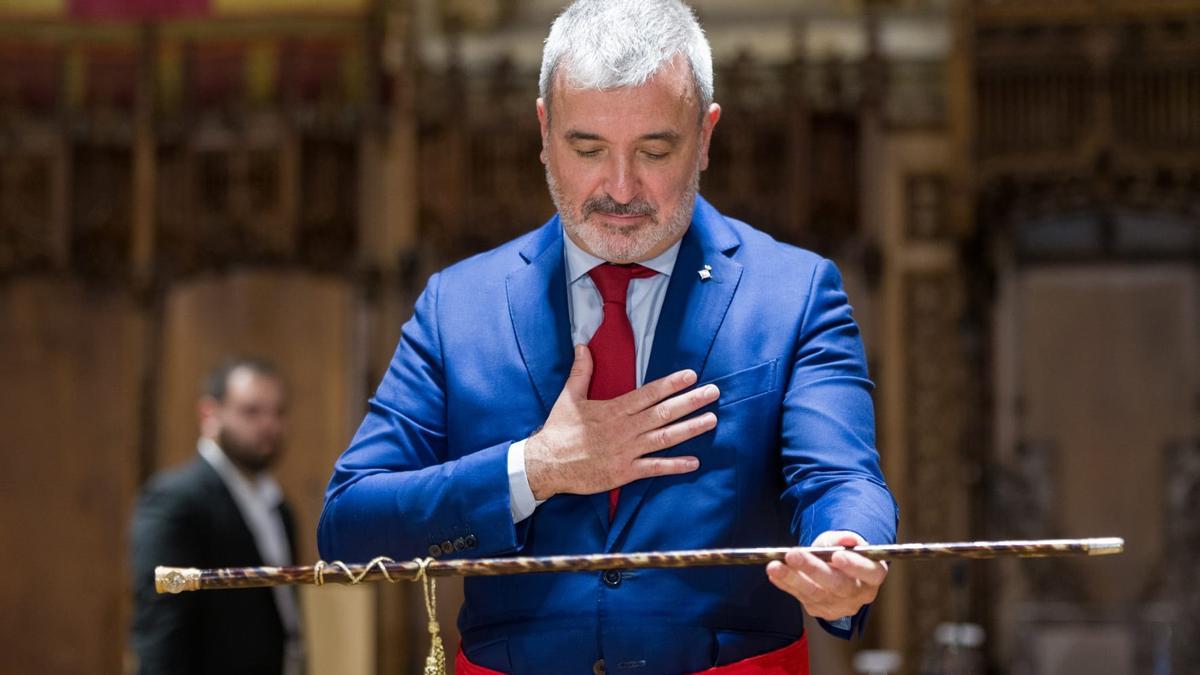 nuevo alcalde barcelona jaume collboni recibe vara ser investido