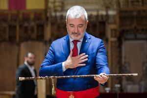 nuevo alcalde barcelona jaume collboni recibe vara ser investido