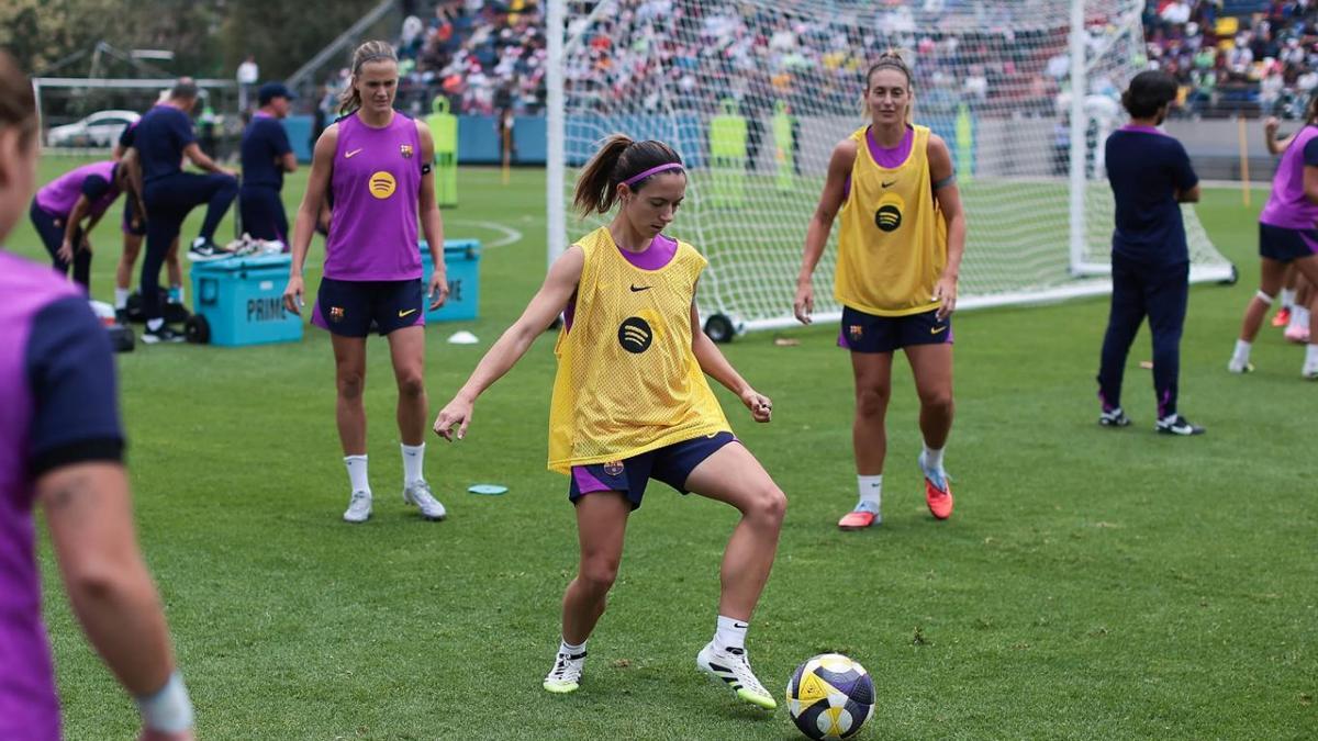Irene Paredes, Aitana Bonmatí y Alexia Putellas en el primer entrenamiento en México