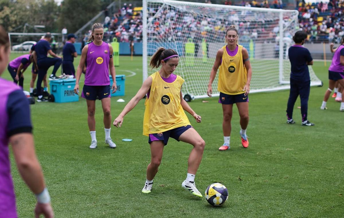 Irene Paredes, Aitana Bonmatí y Alexia Putellas en el primer entrenamiento en México