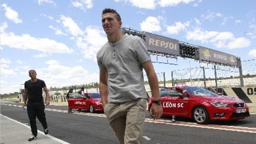 Guaita, ayer tras probar uno de los Seat en el circuito Ricardo Tormo.