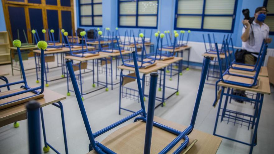 Denuncian que alumnos con discapacidad reciben clase en un aula sin luz natural en Torrellano