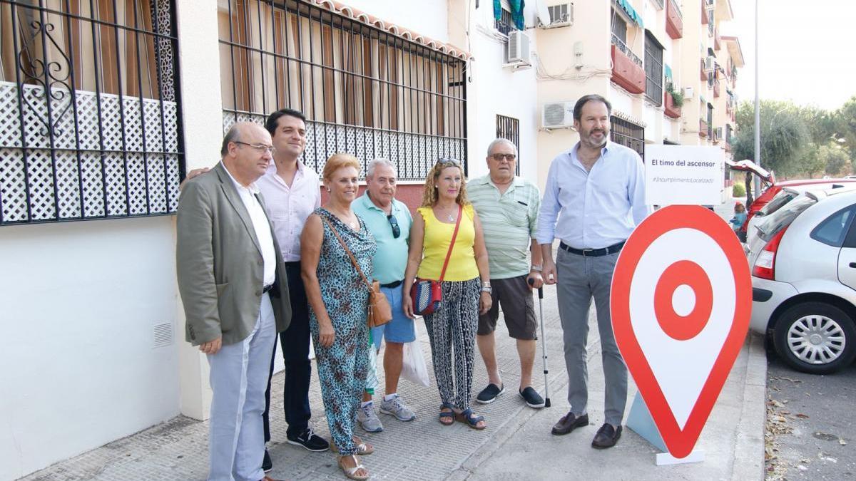 El PP exige a la Junta que priorice los ascensores de los 300 bloques que siguen a la espera