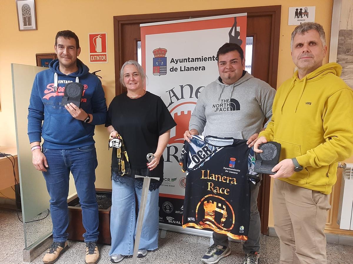 Por la izquierda, David Pérez, Eva María Pérez, Marcos Álvarez y José Antonio González, en la presentación de la Llanera Race