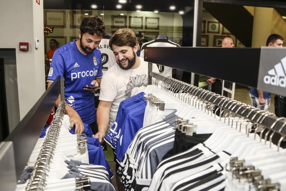 Presentación de la nueva camiseta del Real Oviedo