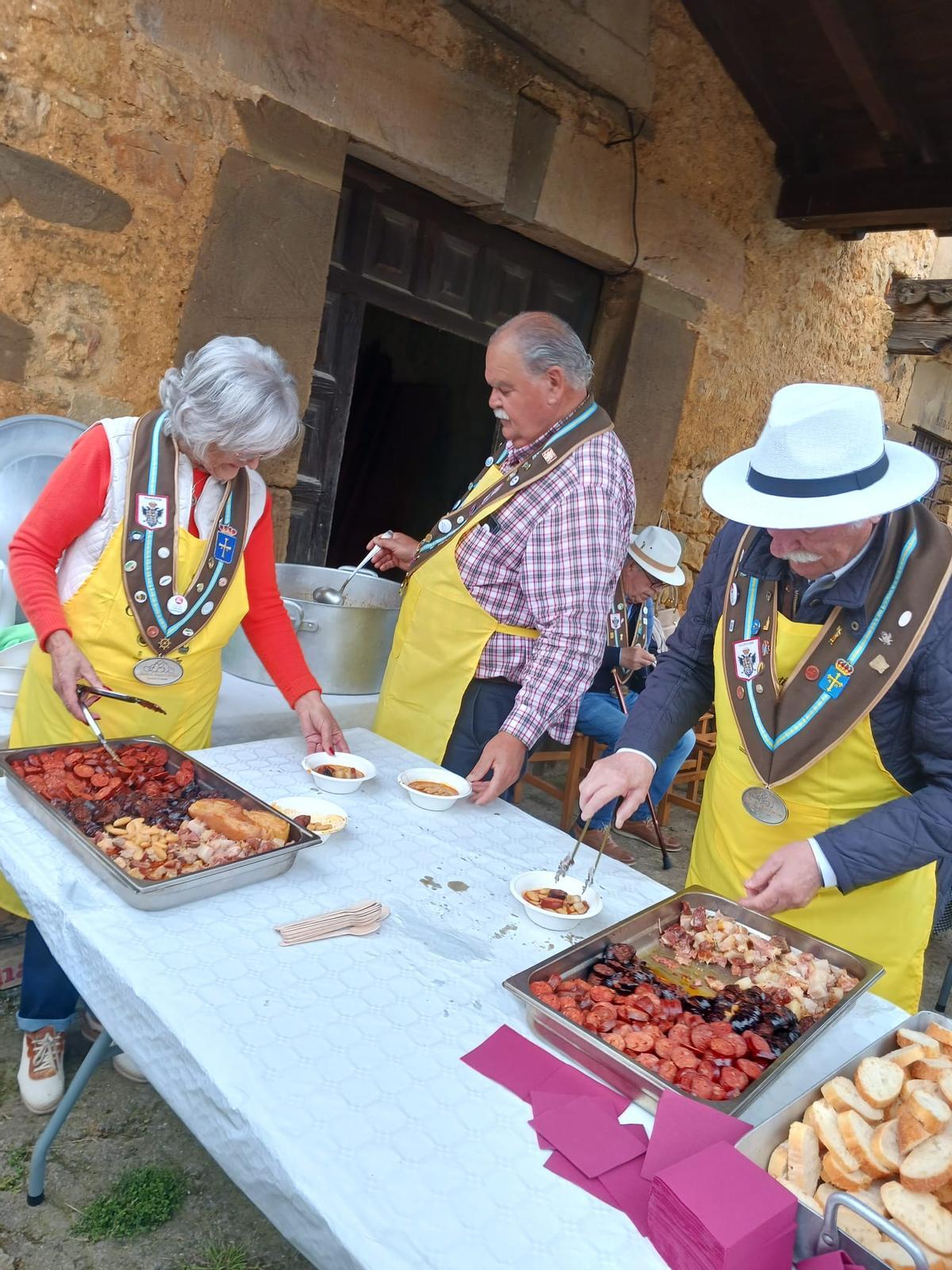 Las imágenes del encuentro de cofradías gastronómicas en Valdesoto