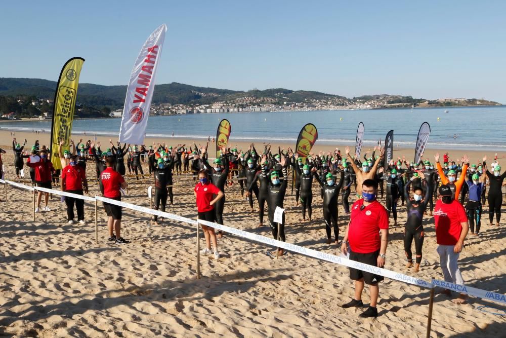 400 nadadores desafían a las aguas de Praia América. // Alba Villar