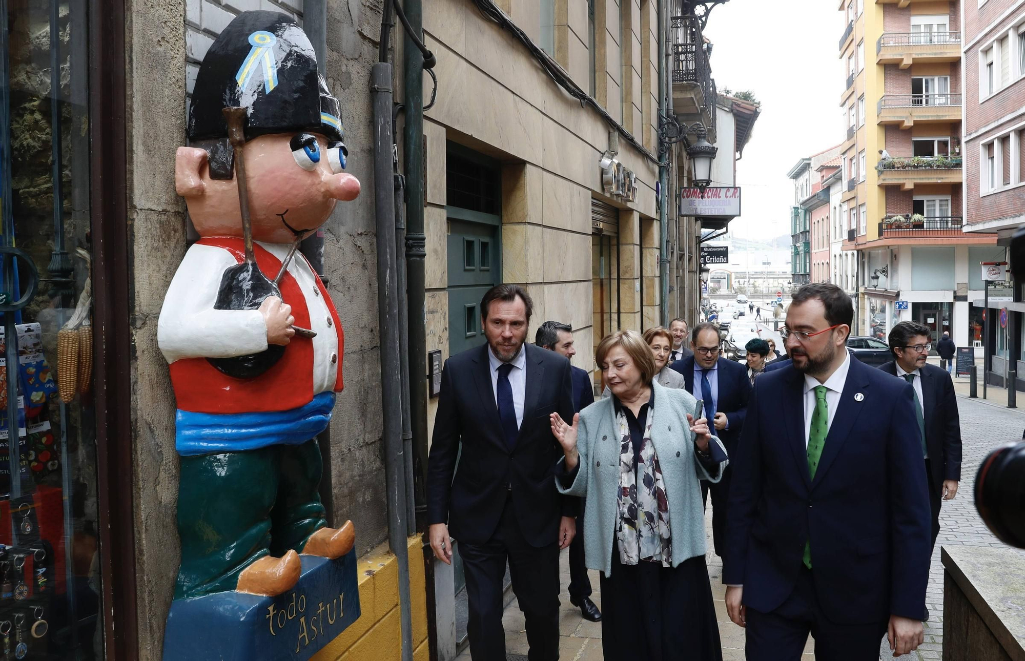 EN IMÁGENES: Así ha sido la visita a Avilés de Óscar Puente, ministro de Transportes y Movilidad Sostenible