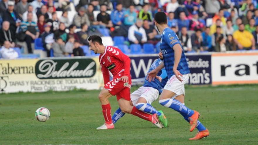 El Real Murcia gana con Carlos Álvarez de portero