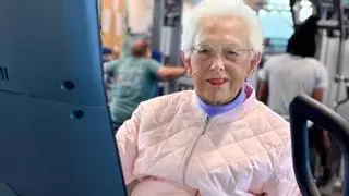 Una mujer de 100 se hace viral por sus consejos y su rutina de fitness