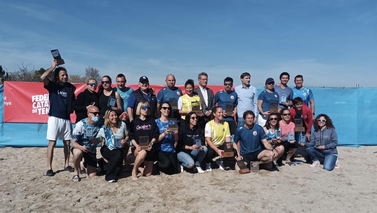 Campions i finalistes del Campionat de Catalunya +30 i +50 de Tennis Platja