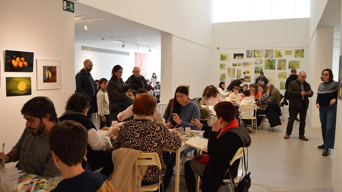 Participantes de la actividad en la Fundación, ayer en Blanca.