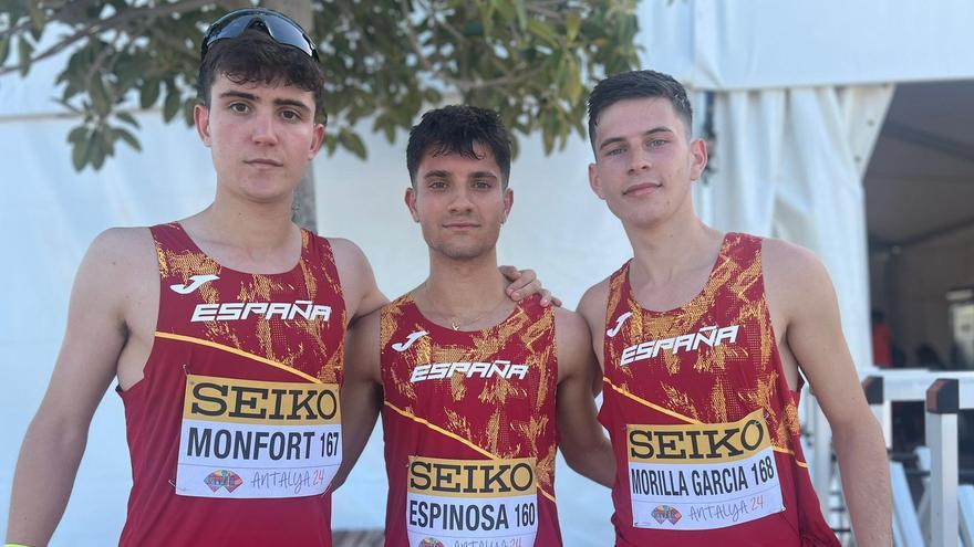 Dani Monfort, junto a sus compañeros de la selección española sub-20 Miguel Espinosa y Daniel Morilla.