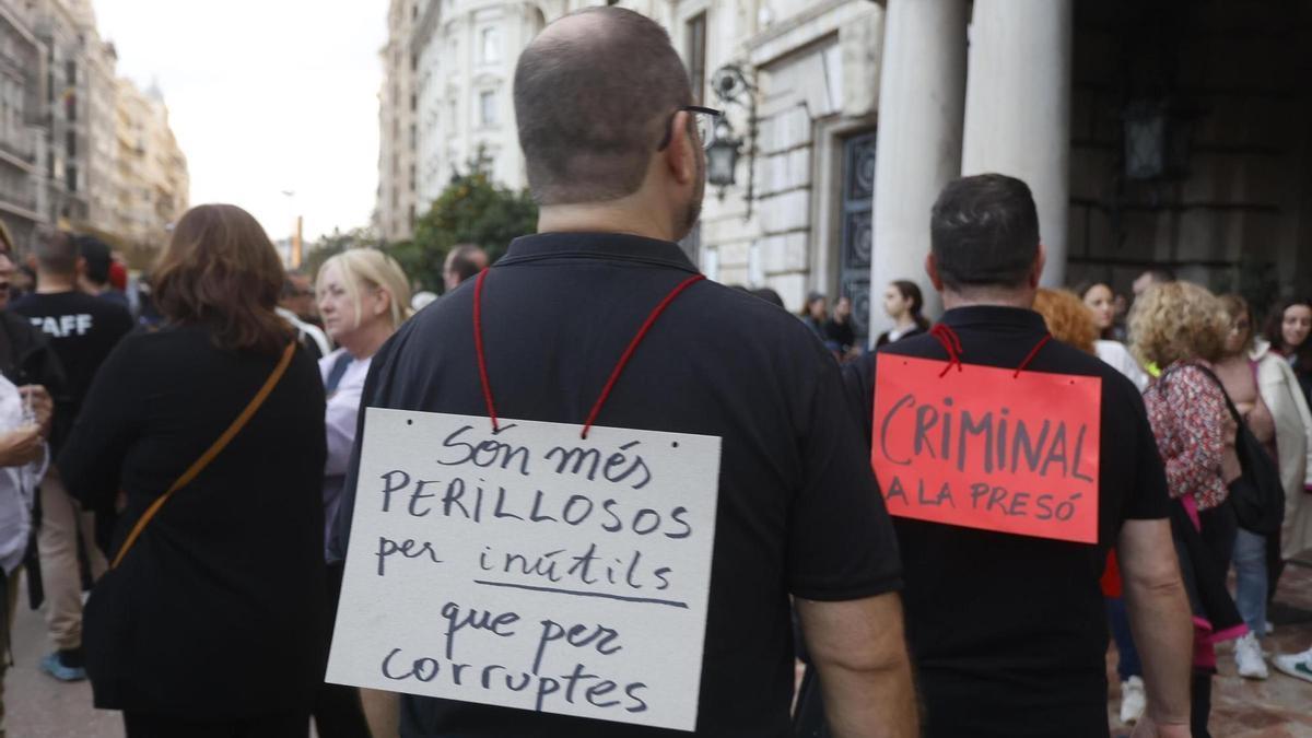 Manifestación en València: "Mazón dimite, sal del escondite"