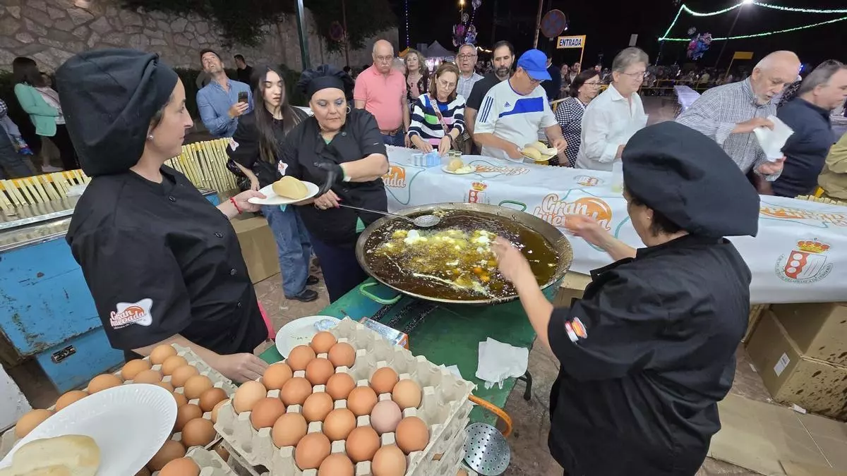 Nadie es extraño en la Gran Huevada de Villafranca: "Es como contemplar el corazón del pueblo en marcha"