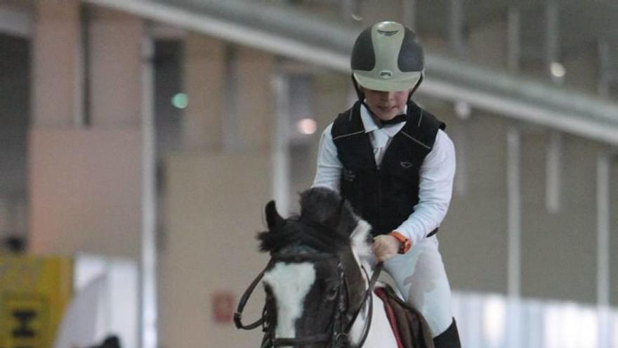 Un joven jinete en el concurso de ponis celebrado ayer.