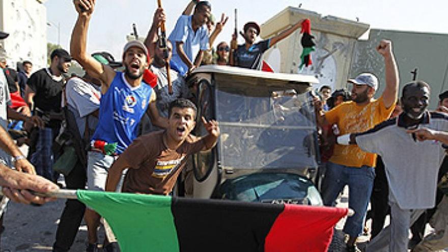 Los rebeldes toman el palacio de Gadafi