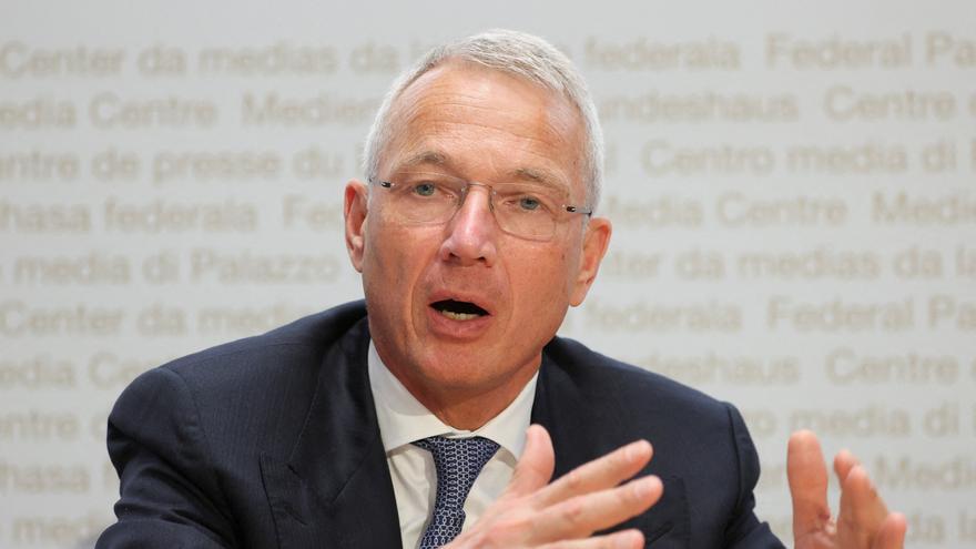 El presidente de Credit Suisse, Axel Lehmann: &quot;Sólo había dos opciones, fusión o bancarrota&quot;