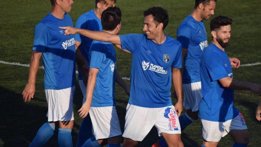 Ramón Marín celebra el tanto del triunfo del Mar Menor.