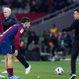 Araujo, Pedri y Xavi, durante un partido la pasada temporada