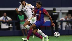 Jude Bellingham y Jules Kounde, en el Baarcelona-Real Madrid de la pretemporada.