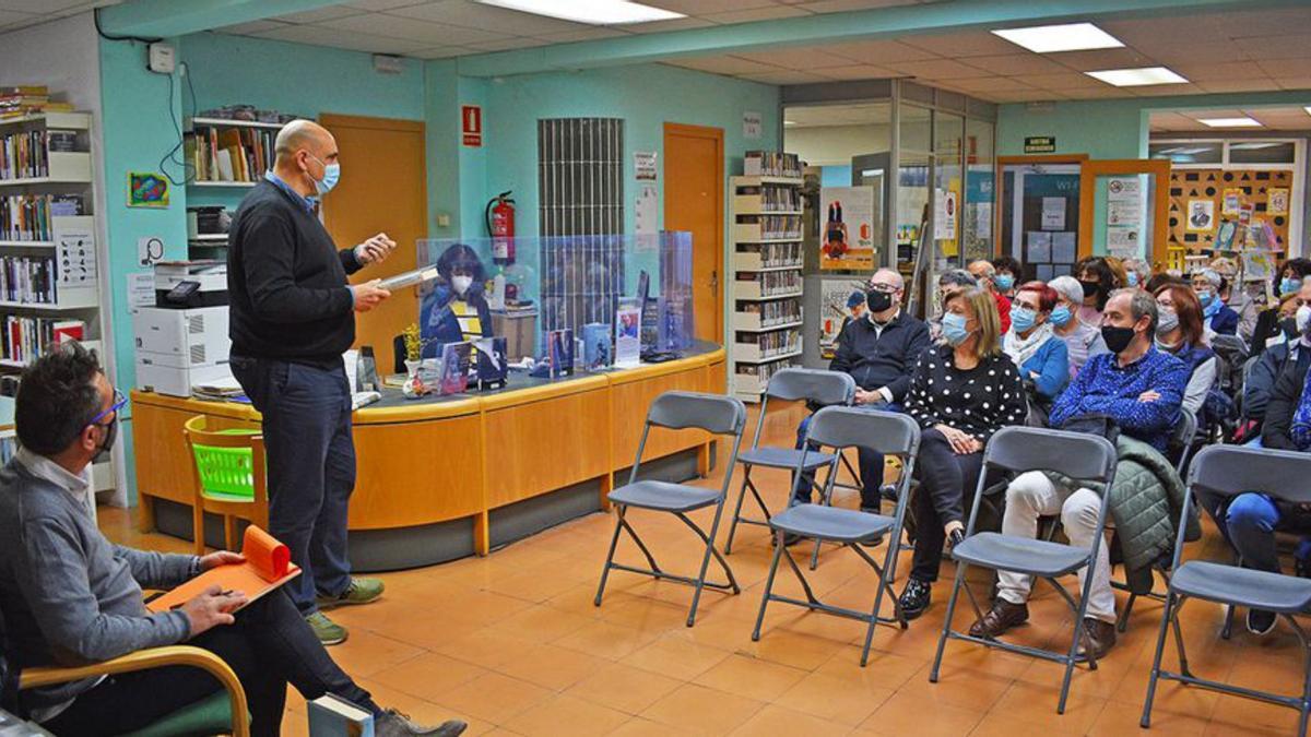 El periodista Xavier Bosch protagonitza la tertúlia del Club de Lectura de la Biblioteca de Súria | AJUNTAMENT DE SÚRIA