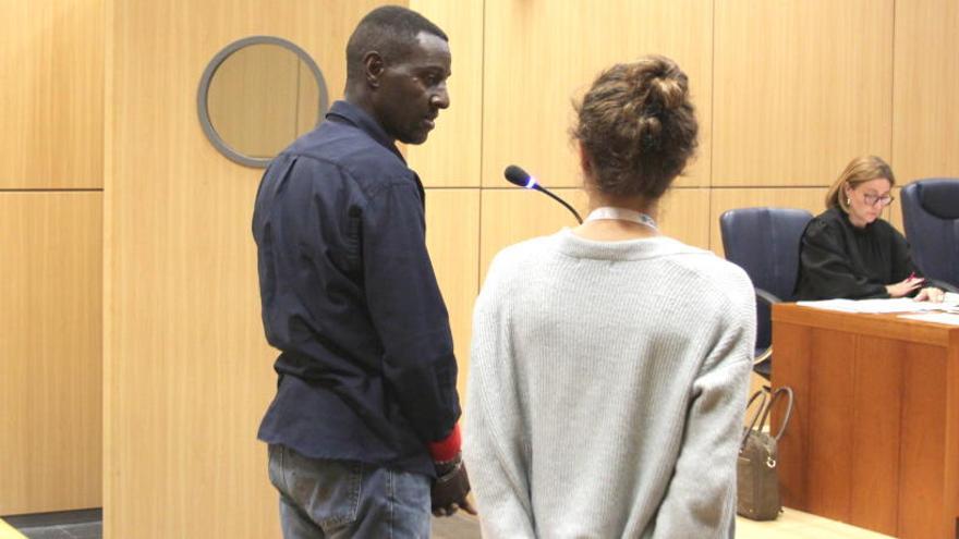 El acusado de tres intentos de asesinato, durante el juicio celebrado ayer en la Audiencia de València.