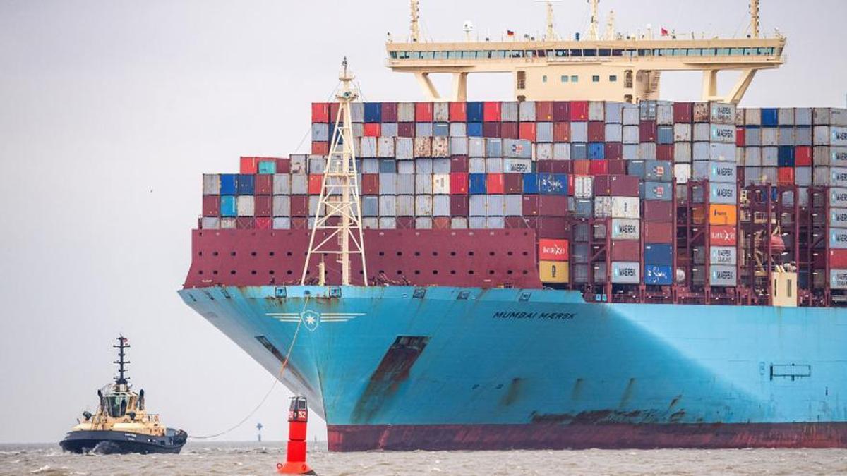 Los grandes operadores de mercancías como MSC y Maersk suspenden sus rutas por el mar Rojo