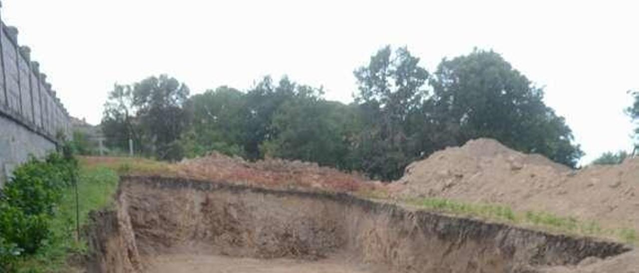 Trabajos de preparación del terreno ejecutados en la parcela. // N.P.