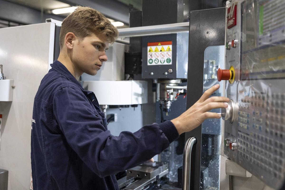 Un alumno de FP, durante una formación práctica.
