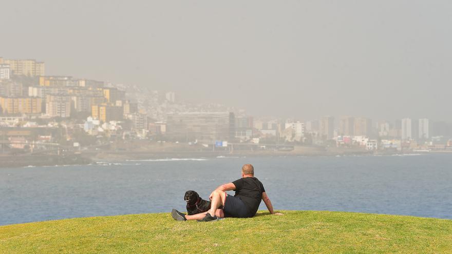 La calima vuelve a cubrir Canarias: este es el tiempo para la próxima semana