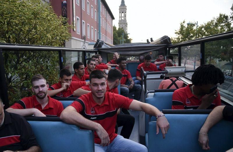 Recorrido turístico del Basket Zaragoza por la capital aragonesa