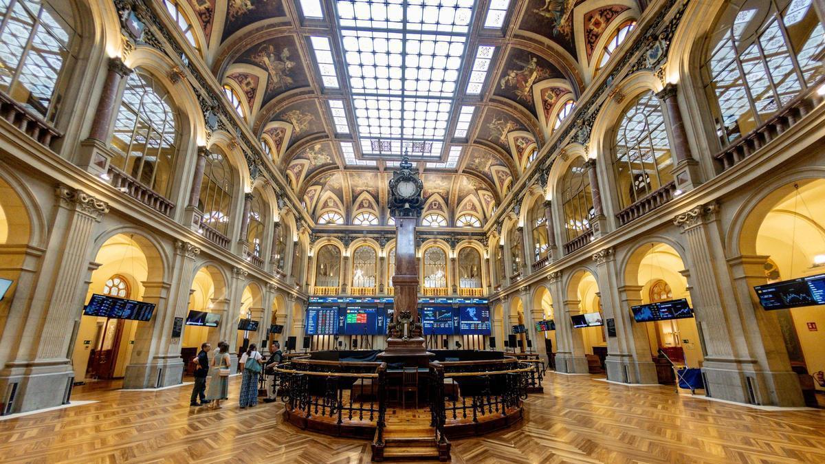 Paneles informativos en el Palacio de la Bolsa de Madrid, a 7 de julio de 2026, en Madrid (España).