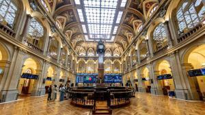 Paneles informativos en el Palacio de la Bolsa de Madrid, a 7 de julio de 2026, en Madrid (España).