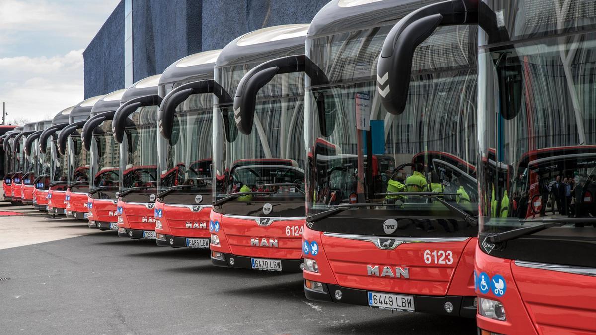 Presentación de nuevos buses híbridos y de gas, en marzo de 2020