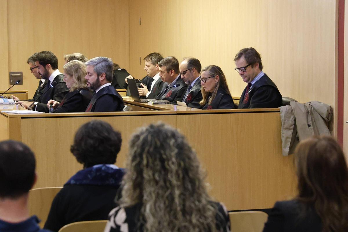 Los abogados de las empresas acreedoras de Duro Felguera, el pasado viernes en la sala del Juzgado de lo Mercantil número 3 de Gijón.
