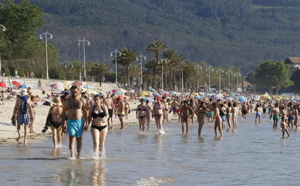 Tiempo en Galicia | La ola de calor abarrota Samil