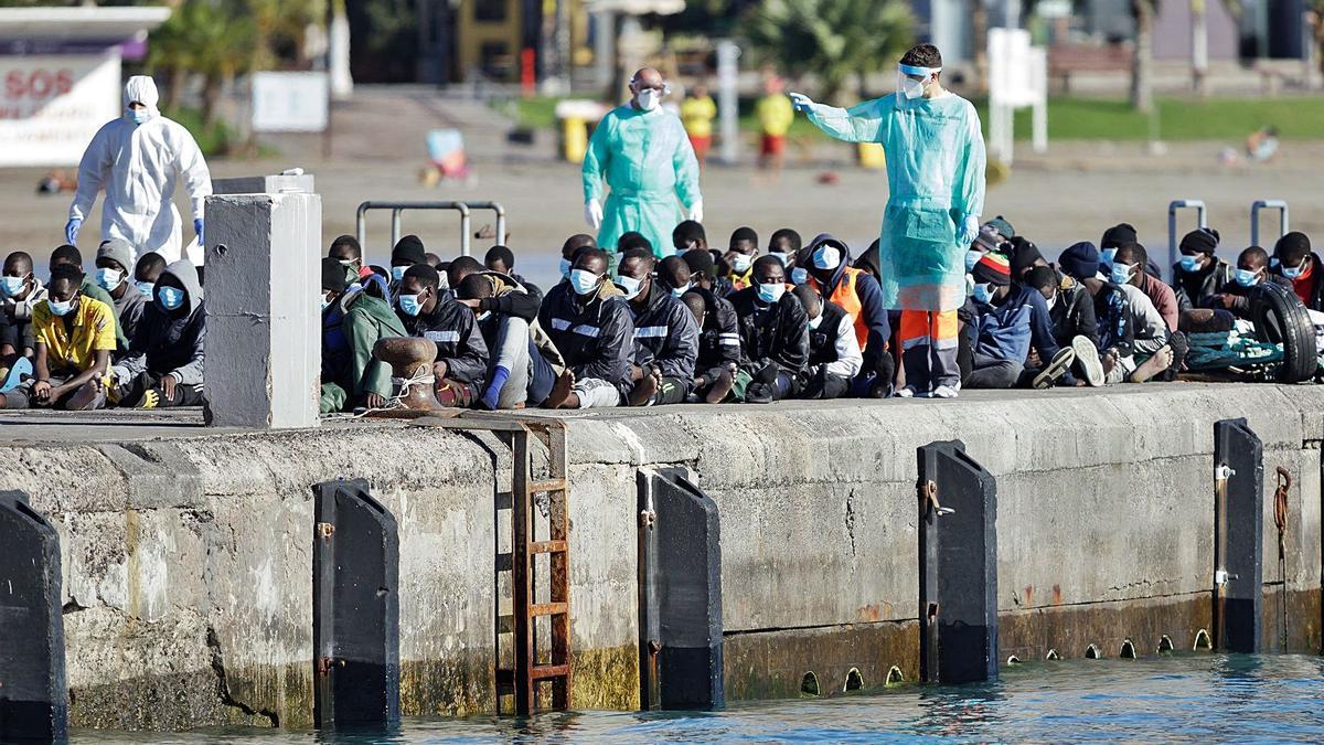 Seis migrantes fallecidos al llegar 
a Canarias por mar en cinco días