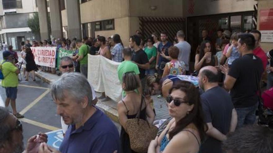 Protesta en los primeros días de septiembre en la Dirección Territorial de Educación en Alicante.