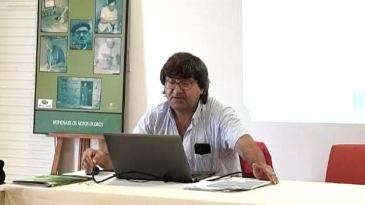 José Antonio Vila, xerente do GDR Costa da Morte, nunha xornada informativa