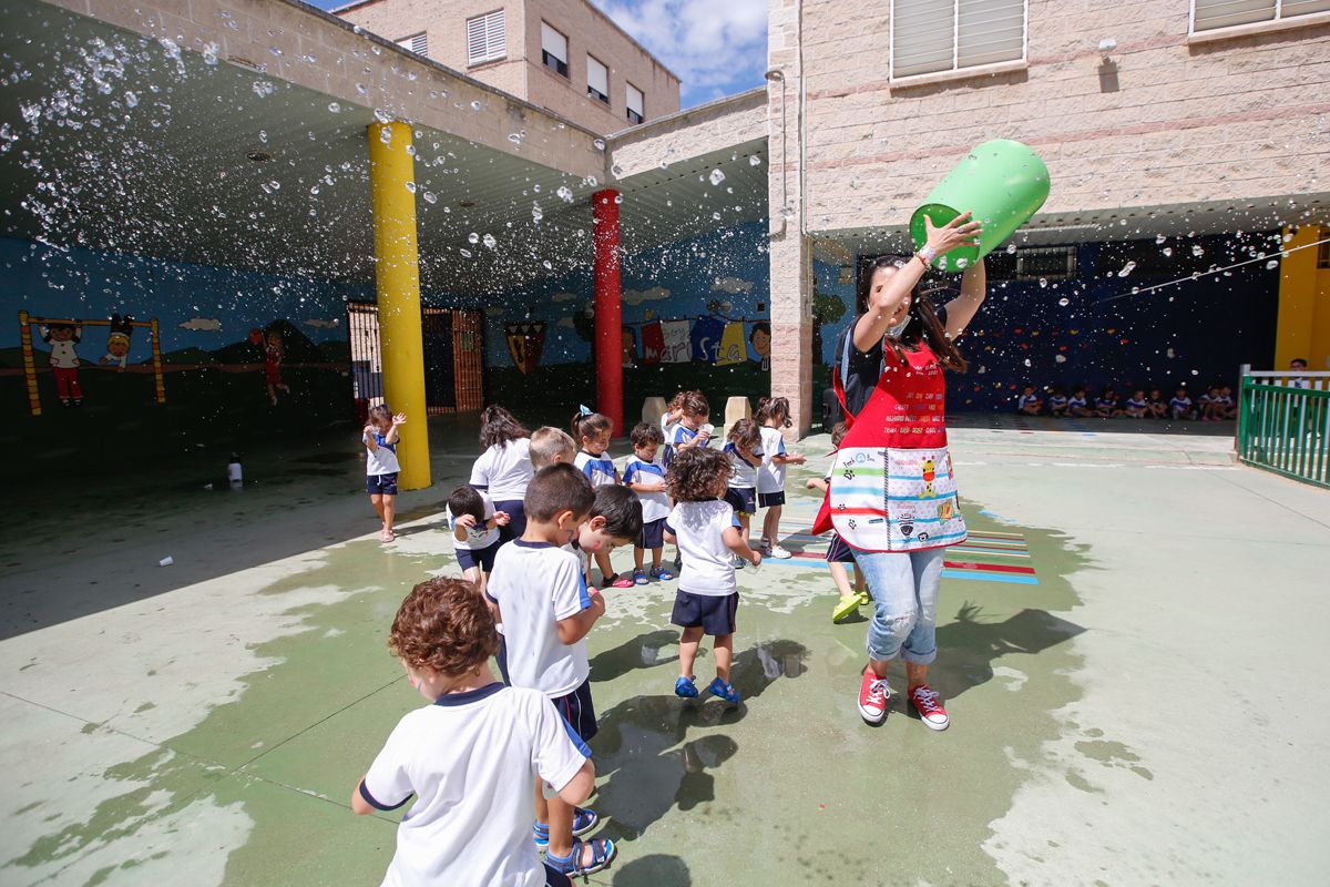 La comunidad educativa dice adiós al curso más difícil