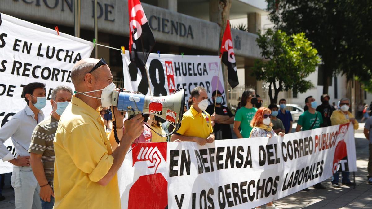 Concentración convocada por CGT en el bulevar de Gran Capitán